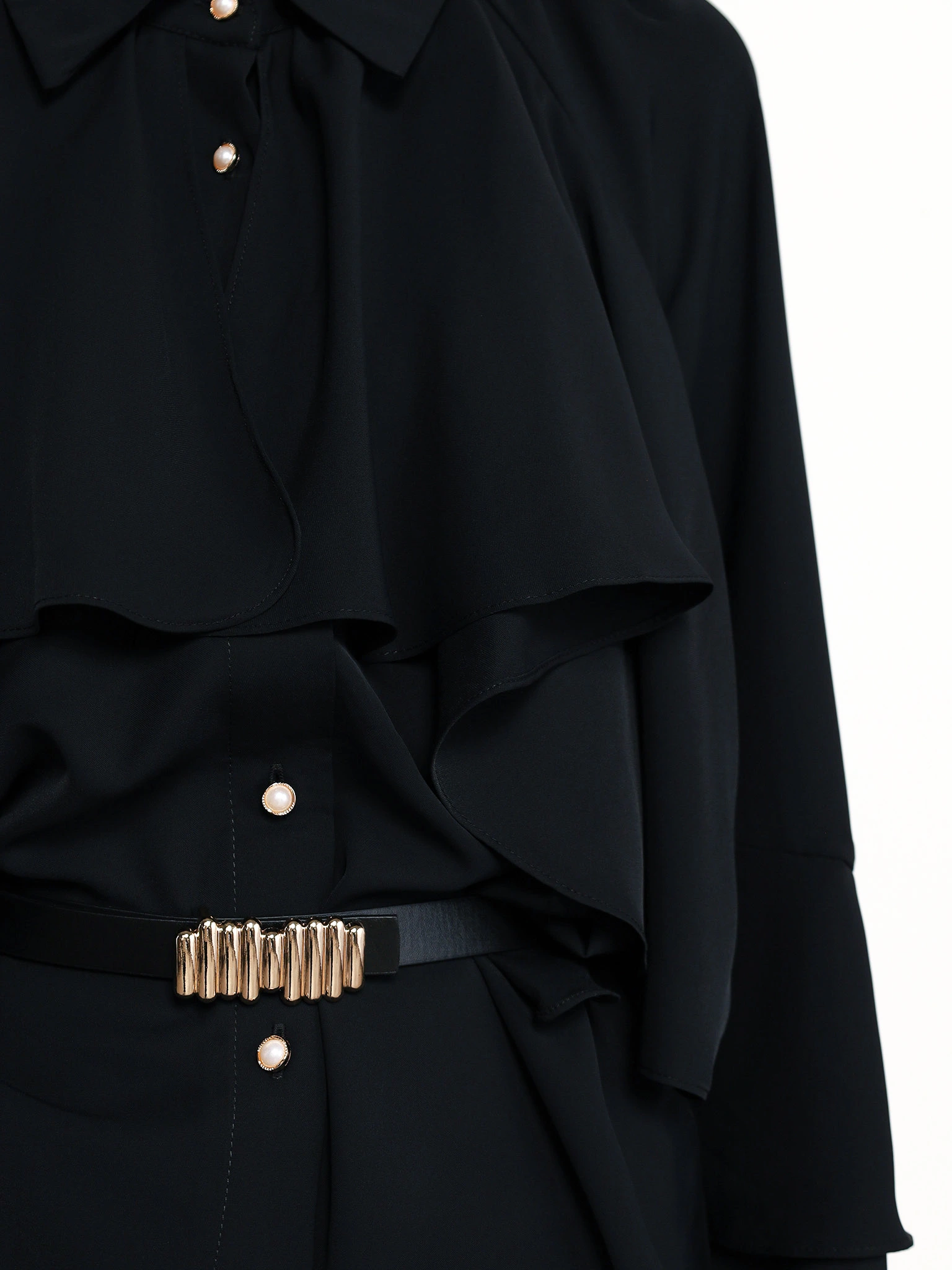 Блуза черного цвета с рюшами